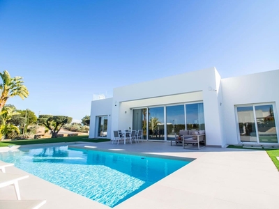 Casa en venta en Las Colinas Golf, Orihuela, Alicante