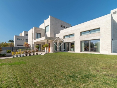 Casa / villa de 1,129m² en venta en Aravaca, Madrid