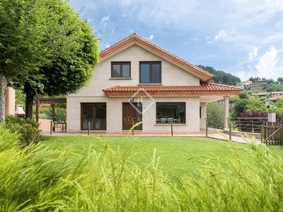 Casa / villa de 374m² con 14m² terraza en venta en Pontevedra