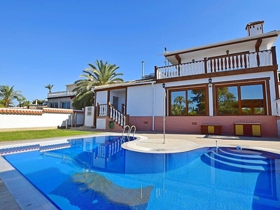 Chalet en venta en La Zenia, Orihuela, Alicante