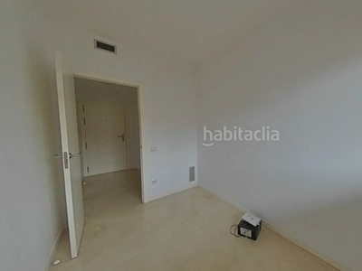 Alquiler piso tercero con 3 habitaciones, ascensor, parking y piscina comunitaria en Sant Boi de Llobregat