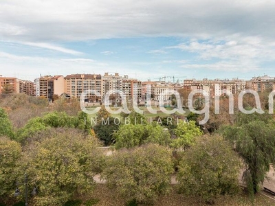 Ático magnifico piso junto a las torres de serrano con vistas al cauce del rio turia en Valencia