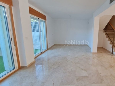 Casa adosada chalet adosado de 5 habitaciones con piscina en Guadalupe en Murcia