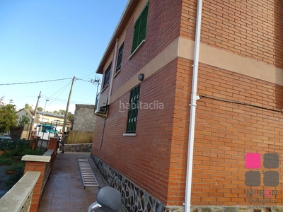 Chalet con 4 habitaciones con parking, piscina, calefacción, aire acondicionado y vistas a la montaña en Cervelló