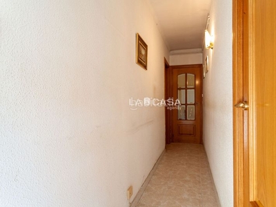 Piso con 2 habitaciones con ascensor y aire acondicionado en Castelldefels