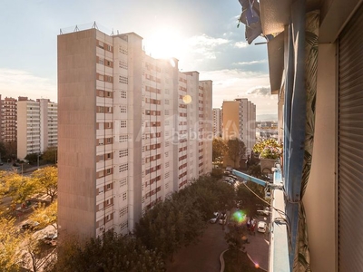 Piso con 2 habitaciones con ascensor y aire acondicionado en Hospitalet de Llobregat (L´)
