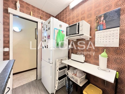 Piso con 3 habitaciones amueblado con ascensor, calefacción y aire acondicionado en Badalona