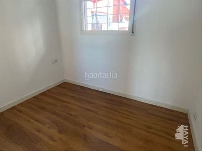 Piso cuarto con 3 habitaciones, ascensor y terraza en Badalona