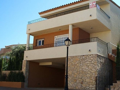 3 Houses only 900 meters from the beach