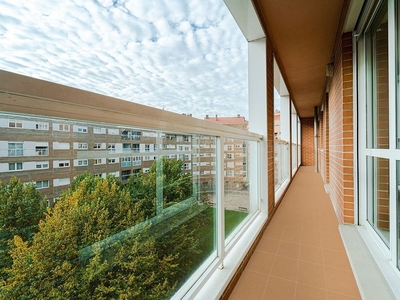 Alquiler de piso en Echavacóiz de 3 habitaciones con garaje y jardín