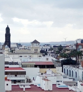 Alquiler de piso en Triana de 2 habitaciones con garaje y muebles