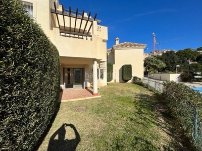 Casa adosada con 3 habitaciones con calefacción, aire acondicionado, vistas al mar y vistas a la montaña en Marbella