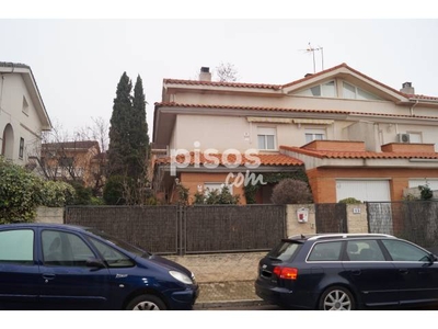 Casa pareada en venta en Calle Virgen de la Almudena en Cabanillas del Campo por 249.000 €