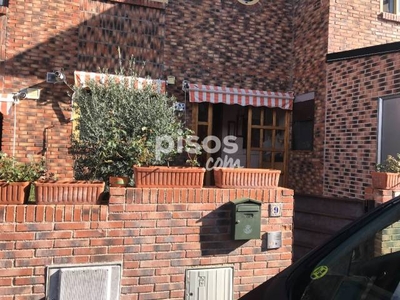 Chalet adosado en alquiler en Calle de la Galena, 9