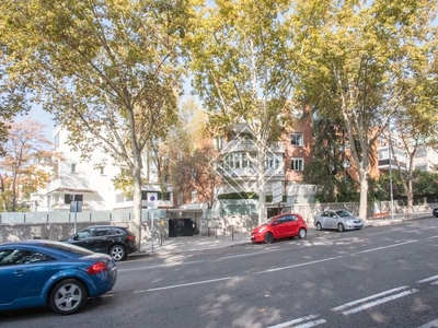 Chalet con 6 habitaciones con parking, piscina, calefacción y aire acondicionado en Madrid