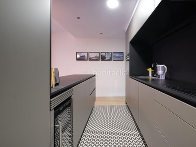 Piso con 3 habitaciones con ascensor, parking, calefacción y aire acondicionado en Barcelona