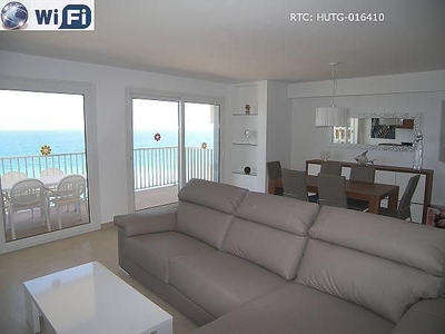 Piso de alquiler de temporada en paseo Josep Mundet de 3 habitaciones con muebles y balcón