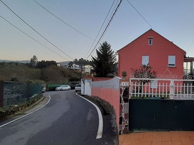 Piso en alquiler en Castrelos - Sardoma de 3 habitaciones con terraza y jardín