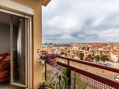 Piso en la concordia , 3 habitaciones + estudio y piscina comunitaria en Sabadell