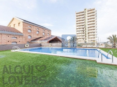 Piso en venta , con 115 m2, 2 habitaciones y 2 baños, piscina, ascensor, aire acondicionado y calefacción central de gas. en Badalona