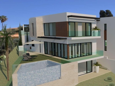 Villa con terreno en venta en la Calle los Madroños' Fuengirola