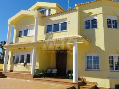 Villa con terreno en venta en la Gran Vía de La Manga' San Javier