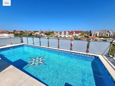 Alquiler de ático en Valdenoja - La Pereda de 4 habitaciones con terraza y piscina