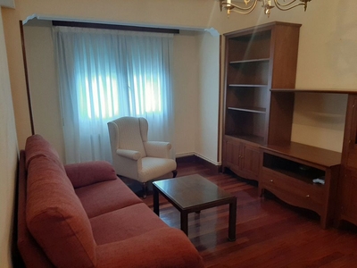 Alquiler de piso en Altamira de 3 habitaciones con terraza y muebles