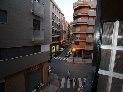 Alquiler de piso en Centro - Huelva de 4 habitaciones con terraza y muebles