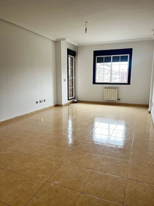 Alquiler de piso en Puerta de Cuartos - Avda. de Portugal de 2 habitaciones con terraza y balcón