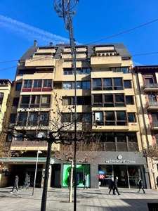 Ático en alquiler en avenida De Carlos III El Noble Etorbidea de 2 habitaciones con terraza y garaje