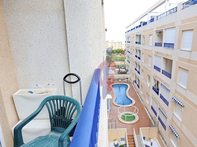 Ático en venta en calle Giner de Los Ríos de 3 habitaciones con terraza y piscina