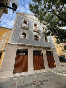 Dúplex en venta en Sant Andreu de Palomar de 2 habitaciones con terraza y aire acondicionado