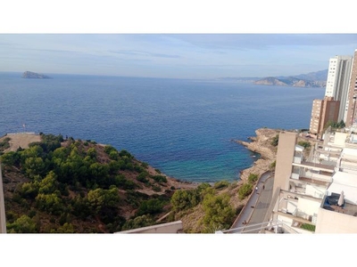 Piso con gran terraza 70 m con jacuzzi y vistas panorámicas al mar y montañas.