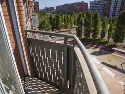Piso de tres habitaciones quinta planta, Sant Martí de Provençals, Barcelona