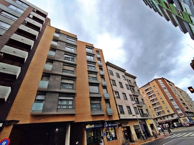 Piso en alquiler en calle De Miguel Servet de 3 habitaciones con terraza y garaje
