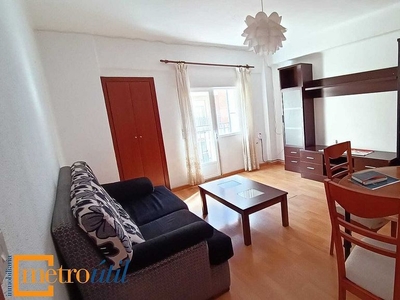 Piso en alquiler en Vidal de 3 habitaciones con muebles y balcón