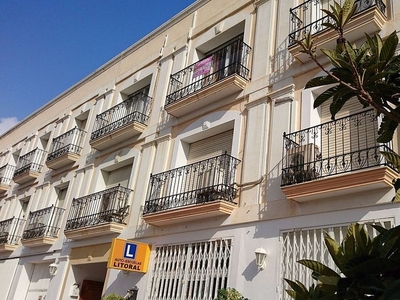 Venta de piso en avenida Almeria de 3 habitaciones con terraza y balcón
