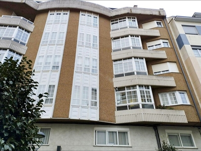 Venta de piso en Vilalba de 4 habitaciones con terraza y calefacción