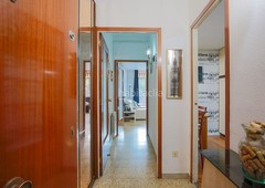 Piso con 3 habitaciones con ascensor, calefacción y aire acondicionado en Barcelona