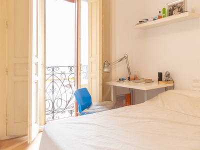 Alquiler de habitaciones en acogedor apartamento de 7 dormitorios en Centro, Madrid