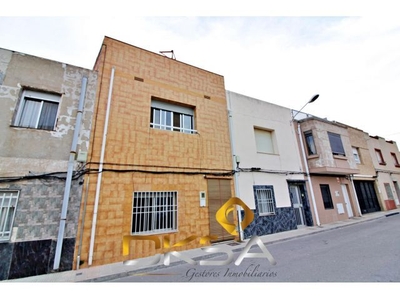 Amplia casa en venta con 6m de fachada en Melilla, Vila-real
