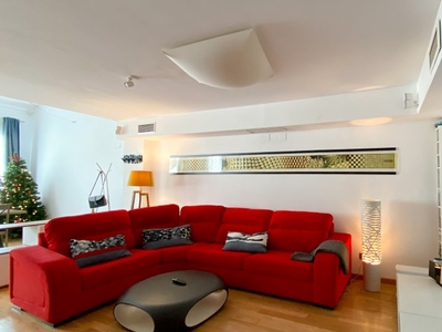 Apartamento de 4 dormitorios en alquiler en Ciutat Vella, Valencia.