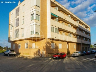 Apartamento en segunda planta con piscina comunitaria a la venta en Los