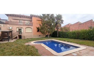 CASA CON ENCANTO EN SANTPEDOR CON JARDIN, PORCHE Y PISCINA