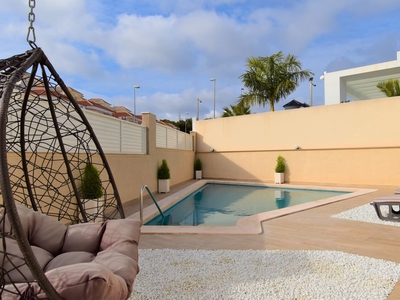 Chalet en venta en Villamartin, Orihuela, Alicante