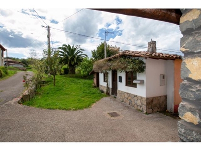 Encantadora casa de arquitectura tradicional asturiana en Bayones de Villaviciosa.