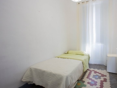 Habitación con balcón en un apartamento de 5 dormitorios en L'Eixample, Valencia
