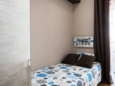 Habitación en apartamento de 6 dormitorios en Alcalá de Henares, Madrid.