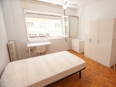 Habitación en piso compartido en madrid.